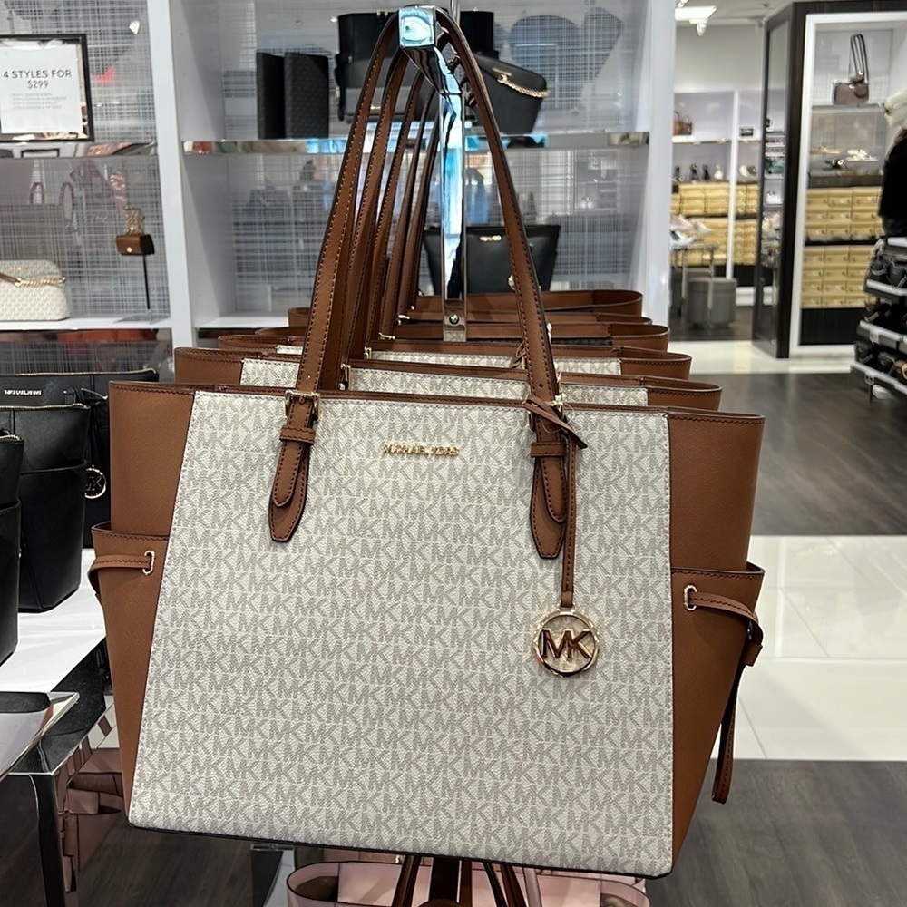Michael Kors GILLY LG DRAWSTRING TRAVEL TOTE VANILLA. Not on sale